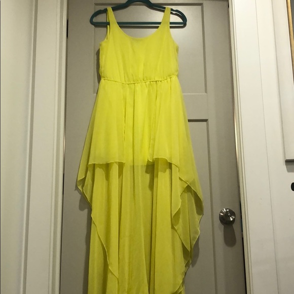yellow flowy dress